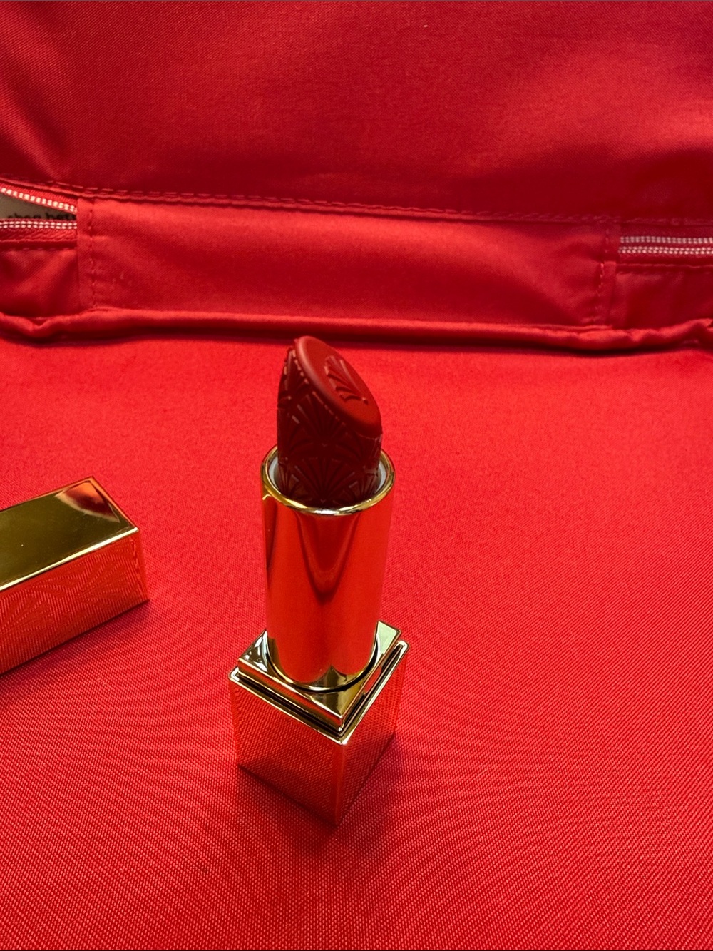 Estée Lauder Red Velvet Lipstick
